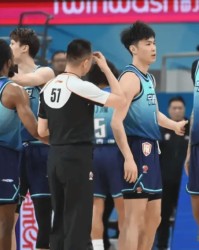官方：宁波男篮现场观众向场内投掷烟盒杂物，核减经费3万元